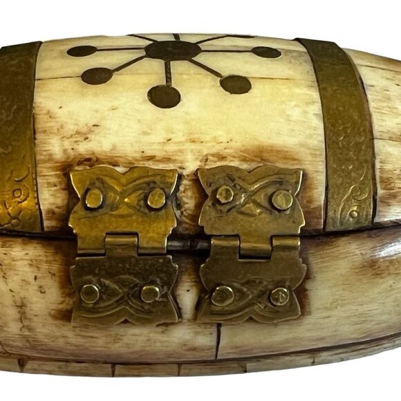 Vintage Inlaid Camel Bone & Brass Oval Trinket Jewely Box With Latch - Picture 5 of 16